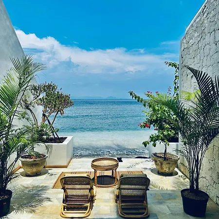 La Plage Onirique Beachfront Nusa Penida